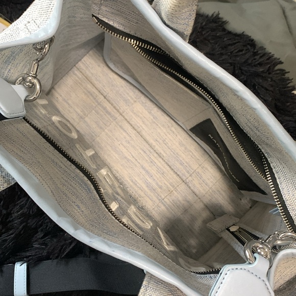 Marc Jacob Tote Bag , used has minor stains on the bottom and handles - Picture 3 of 9